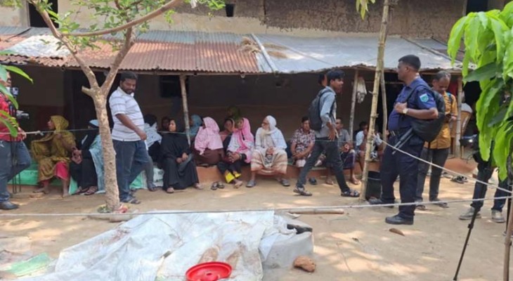 নওগাঁয় তিন বছরের শিশুসহ একই পরিবারের ৪ জনকে গলা কেটে হত্যা